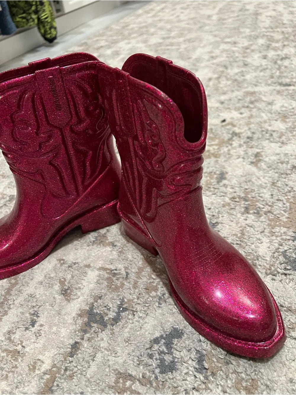 Mini Melissa eye catching